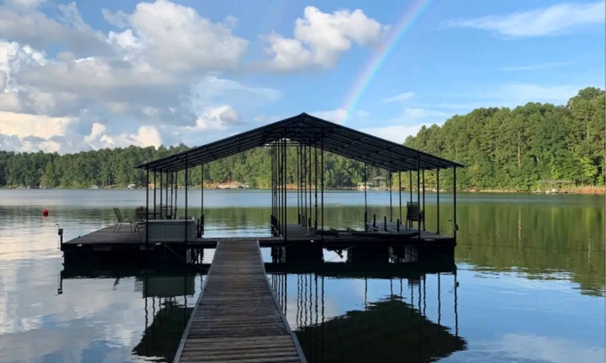 Martin Casa | 45 Min to Clemson, Lake Hartwell: Private Pool, Dock, Boats, Dogs, Fire Pit