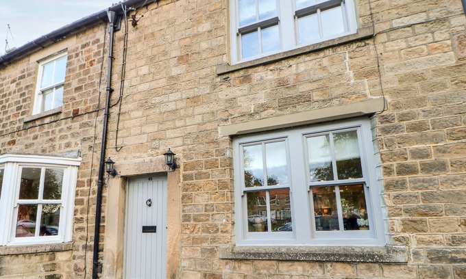 Staindrop Cabaña | 45 SOUTH GREEN, pet friendly, with open fire in Staindrop
