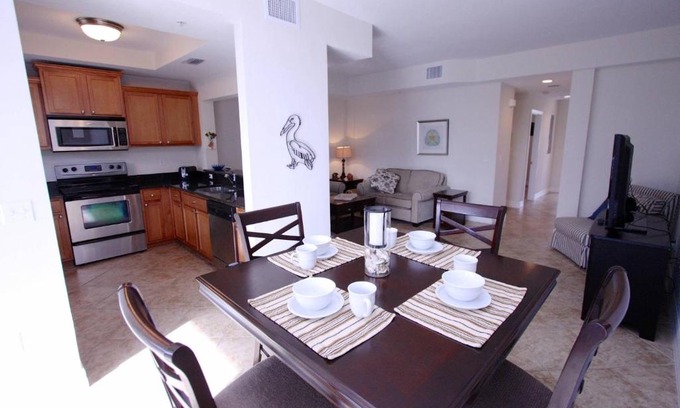 Ruskin Casa | 456 Little Harbor