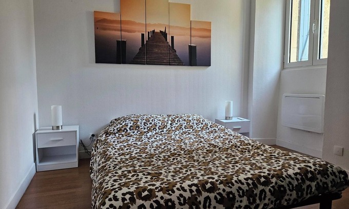 Salignac-Eyvignes Apartamento | 45m2 apartment in the heart of Salignac, close to shops.