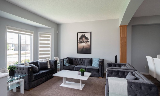 Winnipeg Casa | (46) Charming Retreat in Tranquil Neighbourhood