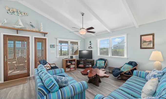 South Nags Head Casa | 486 - South Nags Head Ocean Side Rental Home con espacioso interior