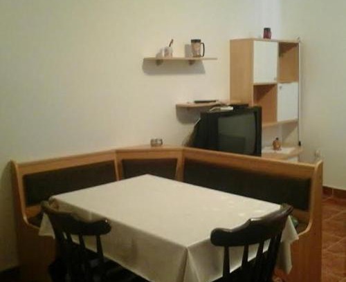 Metajna Apartamento | (4890-3) Apartment in Metajna with balcony, air conditioning, WiFi