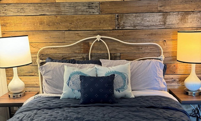 Quinlan Cabina | #49 Cozy Lake Front Cabin w/AC, WiFi & Breathtaking Views! Marina w/Free Fishing