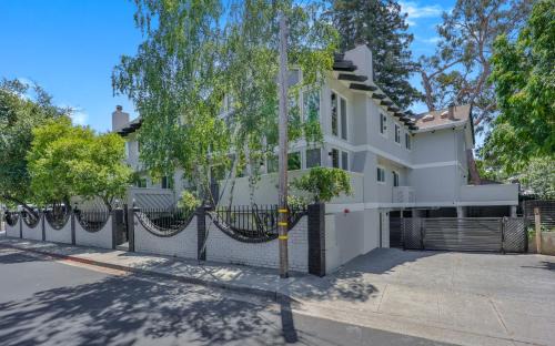 Menlo Park Apartamento | 495 - Upscale Home with AC and Patio near Meta and Stanford