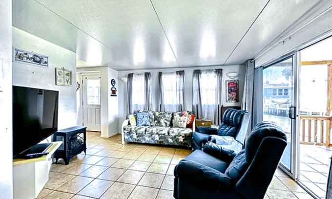 Port Isabel Casa | 495 W Clam Cir