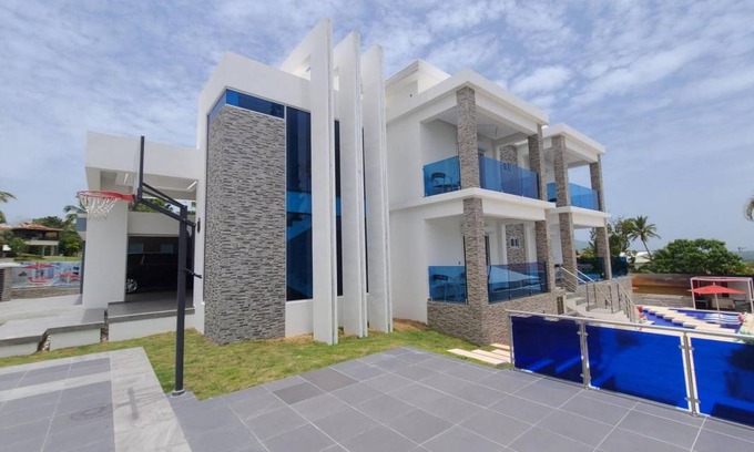 Montellano Villa | 496 m² Villa ∙ 12 habitaciones ∙ 24 personas