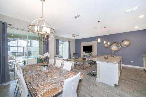 Campbell Casa | 4964RS TOWNHOUSE 4 BEDROOMS & 3 BATHROOMS + POOL