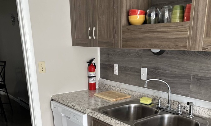 Summerlee Casa | 498 D Terry Ave. Traveling Nurses Welcome!