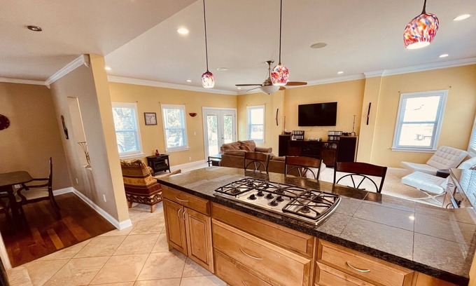 Paw Paw Lake Casa | 4A Vacay ~Explore by Day, Relax by Night! BYOV (Bring Your Own Vinyl)