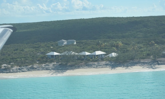 Great Exuma Casa | Aislado 4 acres 2 master BR 410 pies EN la playa Tar Bay piscina jacuzzi coche gimnasio barco