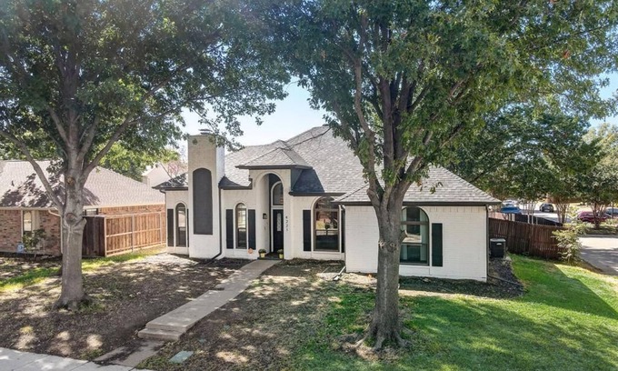 Northeast Carrollton Casa | 4B/2B Carrollton, TX - Contemporary Central Comfort