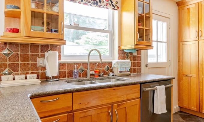 Arlington Casa | 4BA Extra Spacious!King Bed!Spacious Parking!