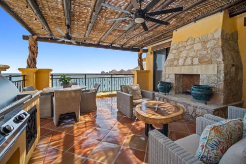 El Médano Ejidal Casa | 4BD 2-level Penthouse 5-Star Beachfront Paradise.