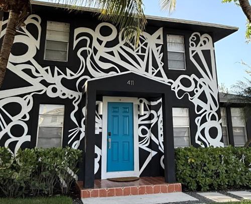 West Palm Beach Casa | 4BD 2BA - Black&White ArtBNB - Antique Row WPB