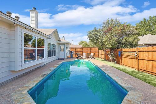Saginaw Casa | 4BD 2BA Saginaw Sanctuary - Pool Firepit Laundry