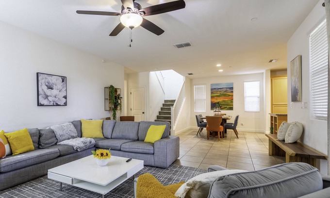 Elk Grove Casa | 4Bd/3Ba for 10+ ModernSpacious House