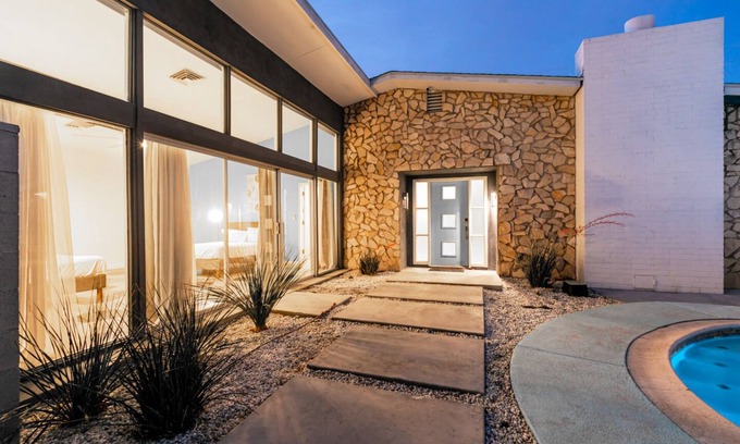 Winchester Casa | 4bd, Charming Mid-Century Home! 1.4mi to Convention Center, Mins to Strip! POOL!
