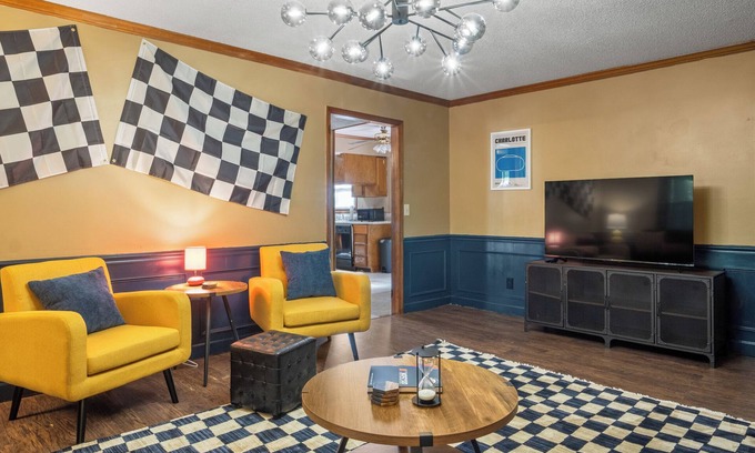 Charlotte Casa | 4bd Contemporary: BBQ - Game Room, Close to NASCAR, 15 mins to Downtown