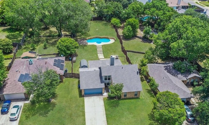 Euless Casa | 4bd home near airport w/ pool
