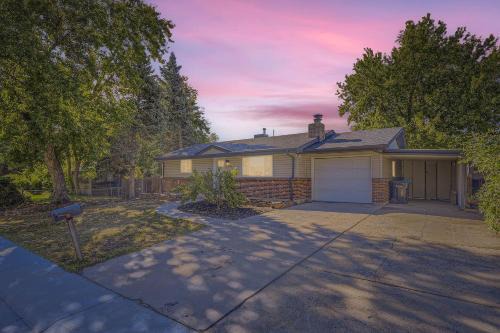 Lamar Heights Area Casa | 4BD - Hot Tub, BBQ, Games - 10 Mins to Olde Town