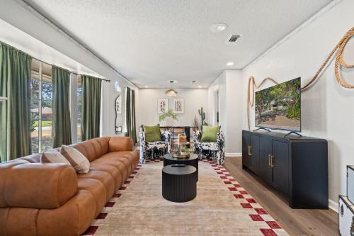 Irving Casa | 4bd Near Airport & Downtown - Volleyball - Games