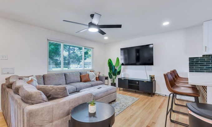 Arvada Plaza Area Casa | 4BD Near DT - Hot Tub, Pingpong & Backyard Fun