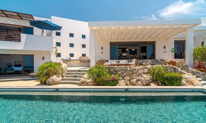 Buzzards Casa | 4BD Ocean View Villa Walking Distance from the Pristine Beach