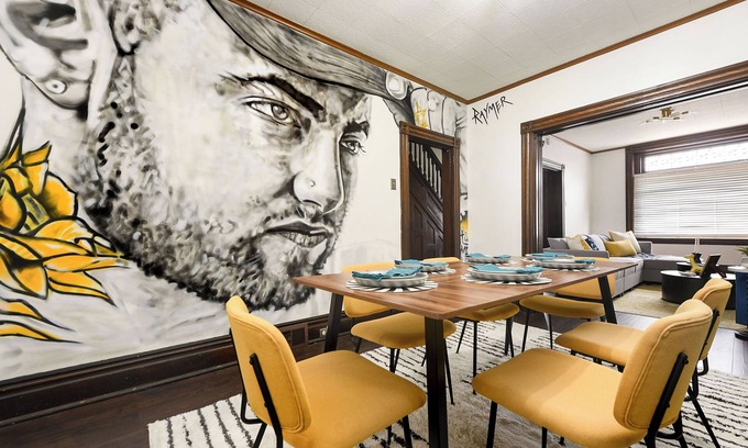 South Side Flats Casa | 4bd Pittsburgh Escape: BBQ, Games, 10mins to UPitt