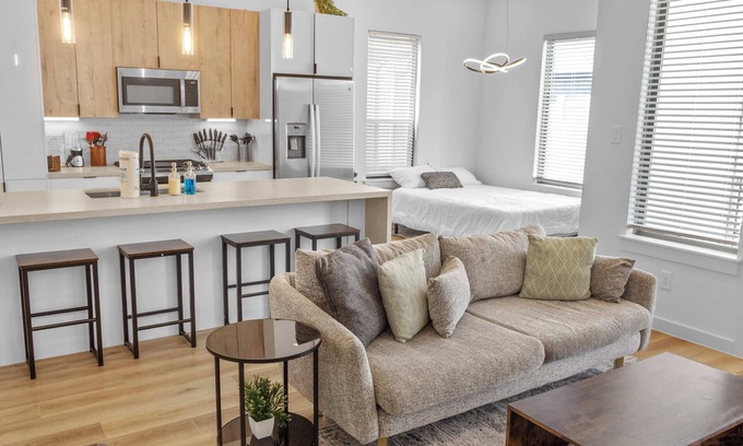 OST - South Union Casa | 4BD Urban Retreat Prime Location Gym Parking