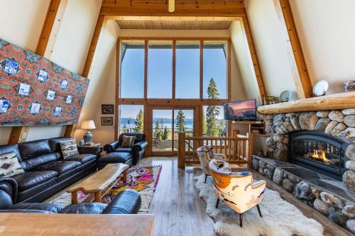 Talmont Casa | 4BD with Lake Views Near Beach and Slopes