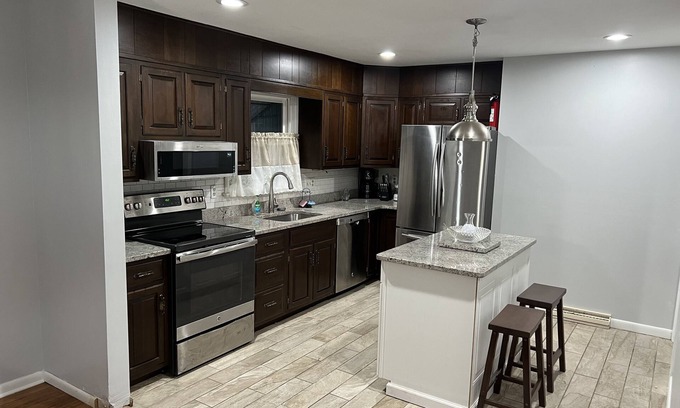 Lancaster Casa | 4Bd with pool near Sight & Sound, Spooky Nook Sport