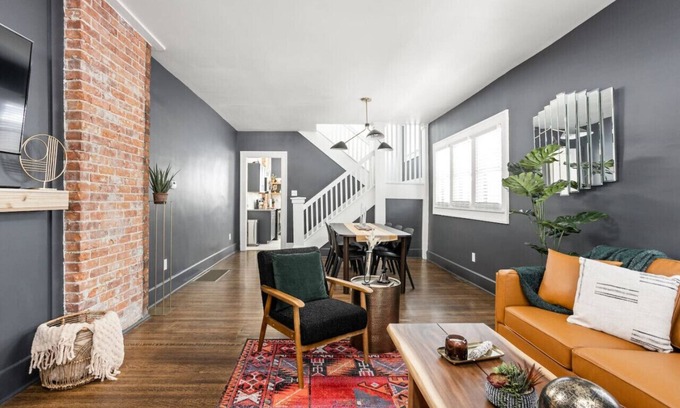 Holy Cross Casa | 4bed 2bath Convention NBA 8 min walk Downtown Indy