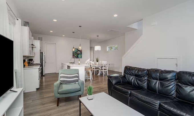 Sugar Creek Casa | 4Bed Uptown Gem – Spacious & Stylish!