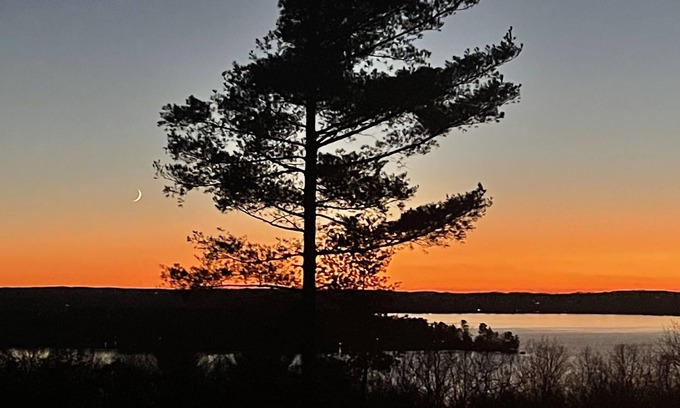 Rapid City Casa | 4Bed2Bath Mins from Torch Lake-private, spacious, w/ scenic sunsets & Lake View