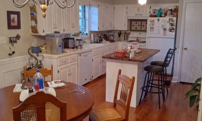 Cleveland Casa | 4B - 2.5 Bath Mid-Century Stunner near Lee Univ. No cleaning fees!