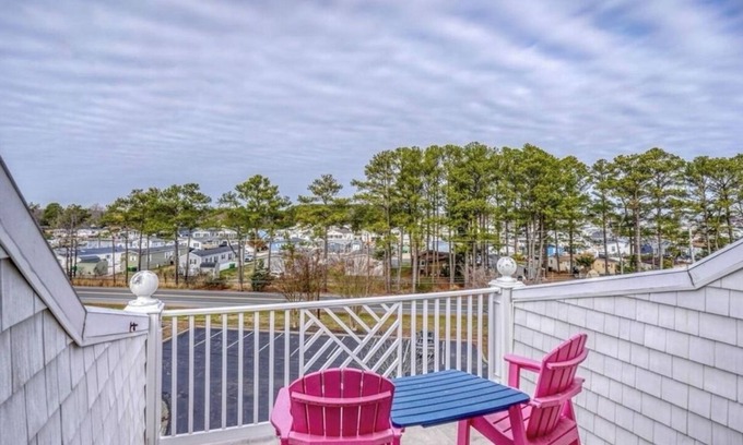 Long Neck Casa | 4bedroom Beach Retreat in charming Long Neck with Rooftop View and lounging deck