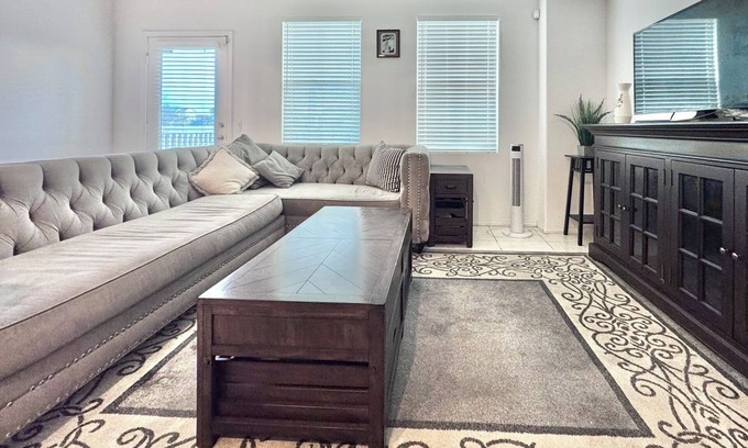 Riverpark Condominio | 4bedroom Condon in Oxnard collection.