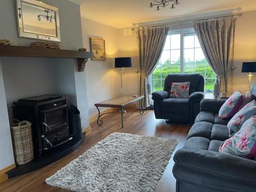 Letterkenny Casa | 4Bedroom House-Letterkenny-PrivateGarden-Sleeps 7