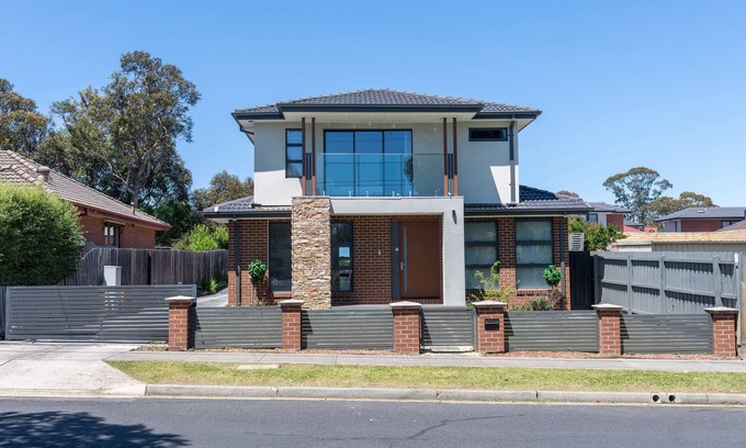 Forest Hill Casa | 4Bedrooms 3.5bath' with NETFLIX & NBN near Forest Hill Chase Shopping centre