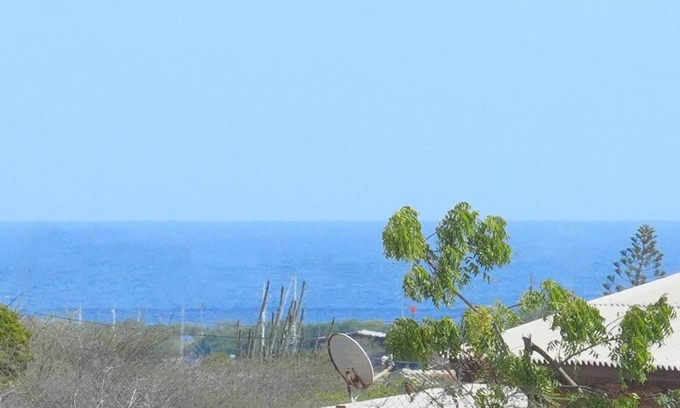 Willemstad Apartamento | Very spacious apartment with a lovely balcony and a view over the neighbourhood