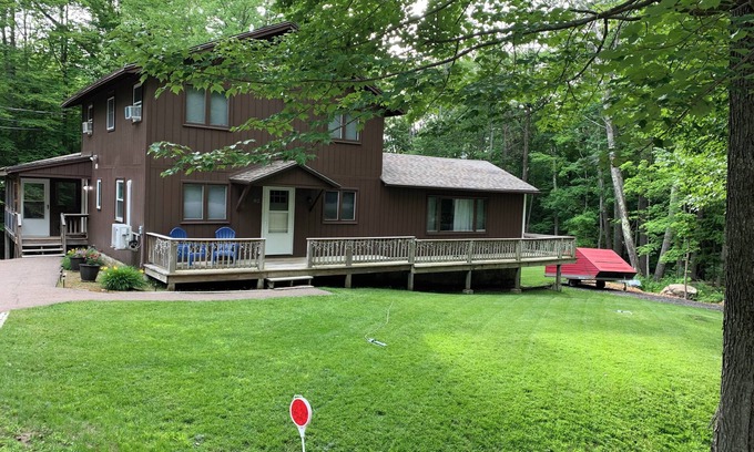 Gilford Casa | 4BR, 2 Bath Dates open- Memorial Day Weekend, First part of bike week, July 4th