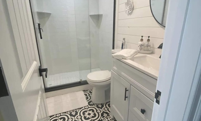 Middletown Casa | 4br & 2ba Ranch style house w/ huge backyard!