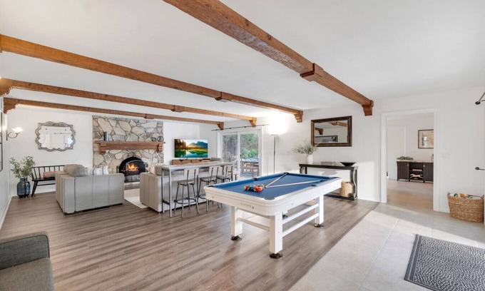 Thousand Oaks Casa | 4BR, 2Ba, View, Jacuzzi, Pool Table, Ping Pong, Smart TVs
