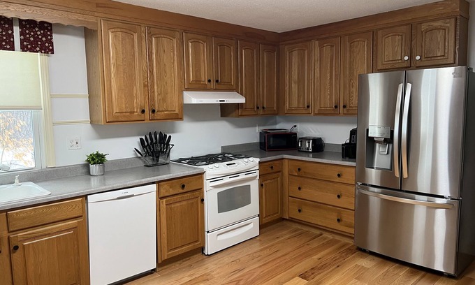 Alton Bay Casa | 5BR/3.5BA-Private Beach-Hot Tub