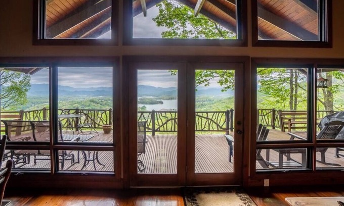 Young Harris Cabina | 4BR, 3.5BA, firepit, game room