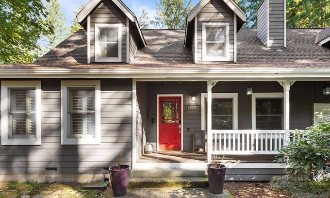 Woodinville Casa | 4BR at 171st Place Northeast