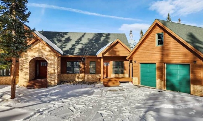 Quandary Village Casa | 4BR Blue River Retreat w/Hot Tub!