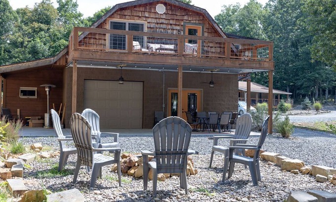 Flat Top Cabina | 4BR Cabin | Scenic Fall Views & Rafting Aventures
