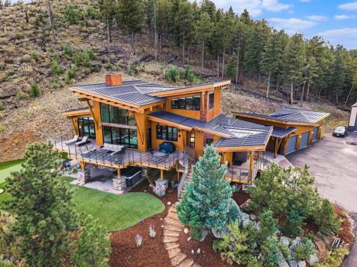 Bailey Casa | 4br Cabin W Hot Tub & Putting Green